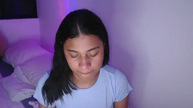 dark enchantress  online show from 03.18.25