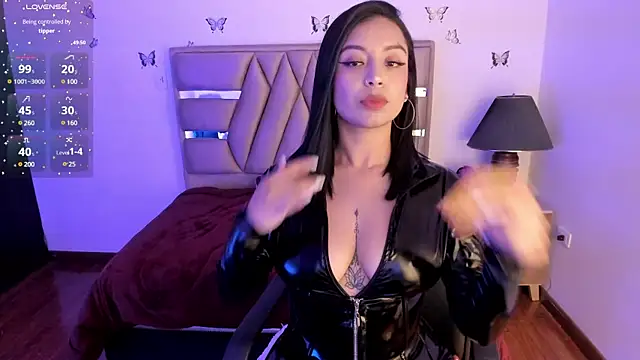 Snapshot of cristie_ortiz chatting on 02.04.25 cristie ortiz online show from 02.04.25