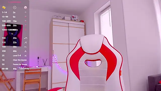 HotCarolineXO online show from 02.22.25