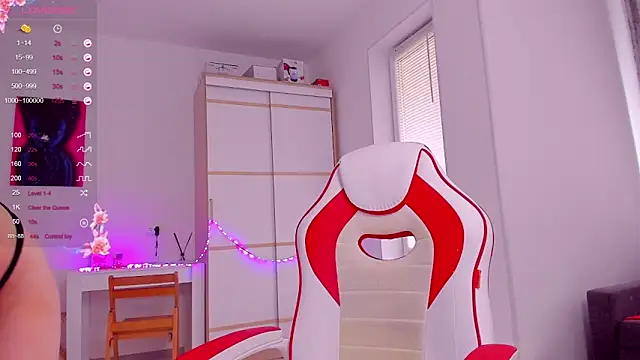 HotCarolineXO online show from 10.04.25