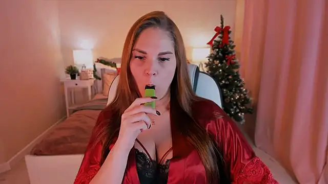 Snapshot of Ellis_Foxy chatting on 12.20.24 Ellis Foxy online show from 12.20.24