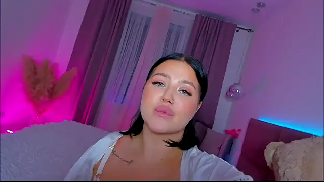 KylieLips online show from 09.18.25