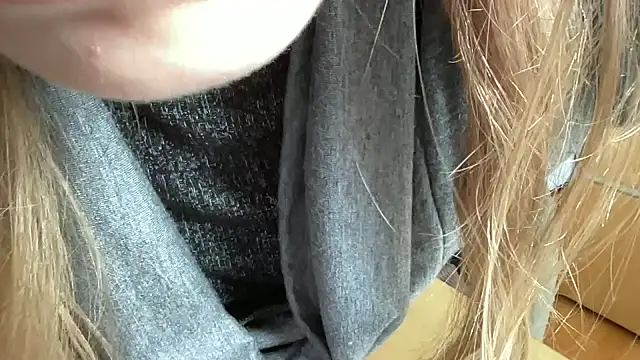 Snapshot of Mollyy998 chatting on 11.08.25 Mollyy998 online show from 11.08.25