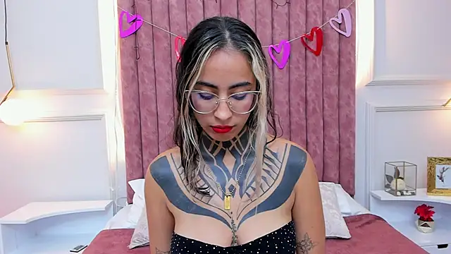 NicoleBlum online show from 02.12.25