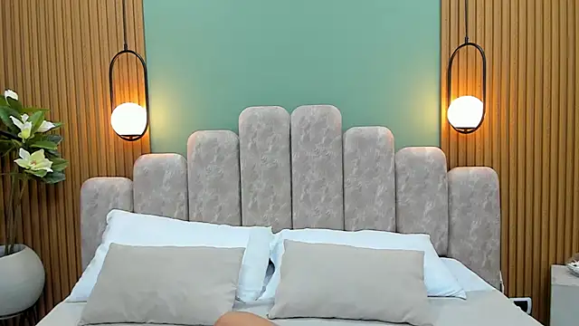 NicoleBlum online show from 02.18.25