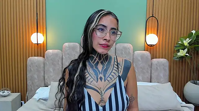 NicoleBlum online show from 02.21.25