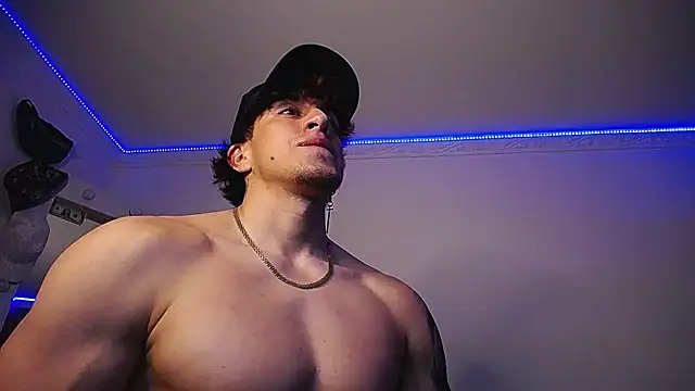 Snapshot of strongboy_ chatting on 01.12.25 strongboy online show from 01.12.25