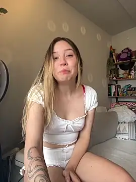 Snapshot of Darling_XXX chatting on 03.05.25 Darling XXX online show from 03.05.25