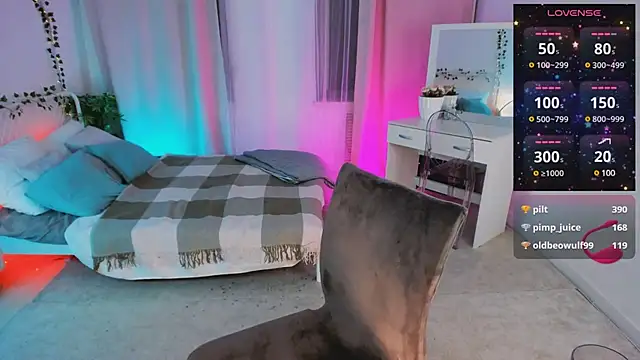 Snapshot of LiluDallass chatting on 03.22.25 LiluDallass online show from 03.22.25