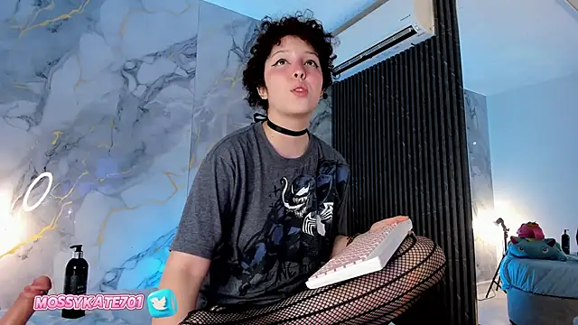 Katemoss70 online show from 01.29.25