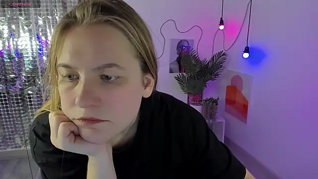 Snapshot of JadeSoft chatting on 12.15.24 JadeSoft online show from 12.15.24