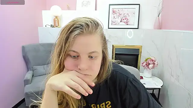 Snapshot of JadeSoft chatting on 01.25.25 JadeSoft online show from 01.25.25