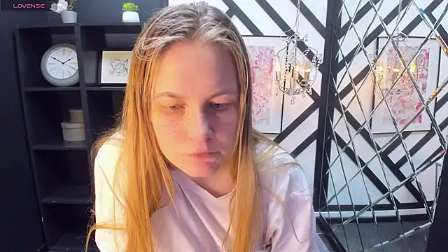 Snapshot of JadeSoft chatting on 02.07.25 JadeSoft online show from 02.07.25