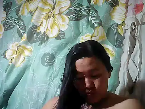 Snapshot of Sexyhorney4u chatting on 10.17.25 Sexyhorney4u online show from 10.17.25