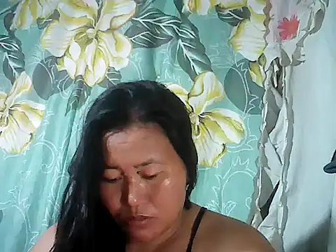 Snapshot of Sexyhorney4u chatting on 10.19.25 Sexyhorney4u online show from 10.19.25