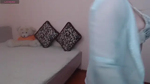 Snapshot of MargotLot chatting on 01.25.25 MargotLot online show from 01.25.25