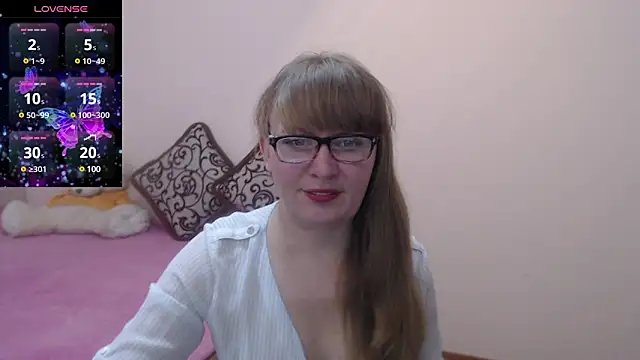 Snapshot of MargotLot chatting on 03.13.25 MargotLot online show from 03.13.25