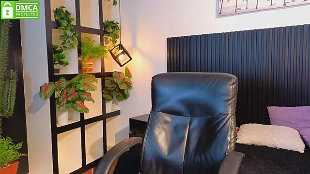 Snapshot of Ivy_Gail chatting on 11.13.25 Ivy Gail online show from 11.13.25