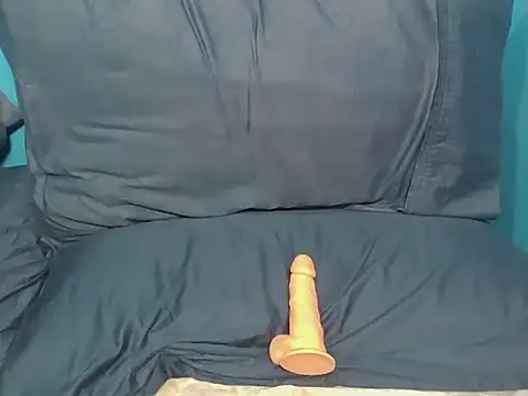 Snapshot of prettyyoung_mom23 chatting on 03.28.26 prettyyoung mom23 online show from 03.28.26