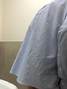 Snapshot of DaddyCumBumZA chatting on 12.17.24 DaddyCumBumZA online show from 12.17.24