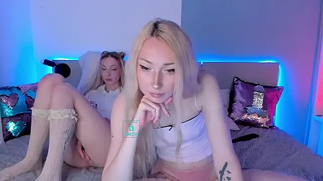 Snapshot of AlexRoseLiRed chatting on 02.17.26 AlexRoseLiRed online show from 02.17.26