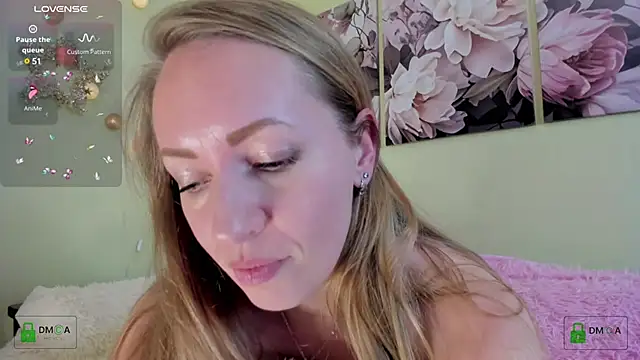 Snapshot of Queenymel chatting on 12.08.24 Queenymel online show from 12.08.24