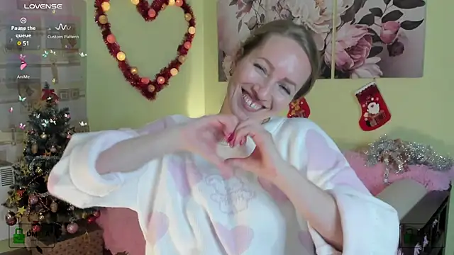 Snapshot of Queenymel chatting on 12.22.24 Queenymel online show from 12.22.24