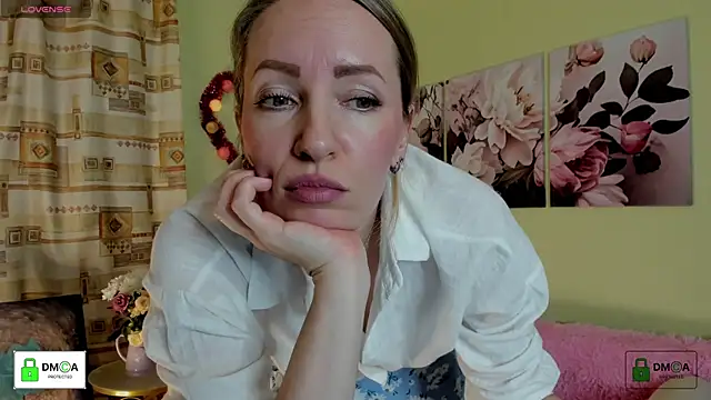 Snapshot of Queenymel chatting on 01.29.25 Queenymel online show from 01.29.25