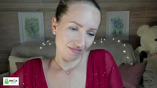 Snapshot of Queenymel chatting on 10.24.25 Queenymel online show from 10.24.25