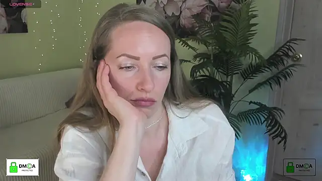 Queenymel online show from 04.15.26