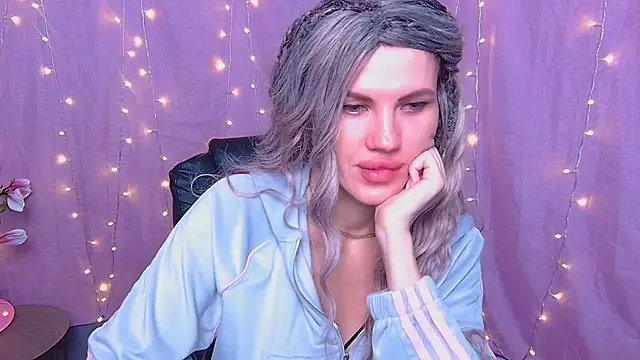 Snapshot of MilaLoona chatting on 03.27.26 MilaLoona online show from 03.27.26