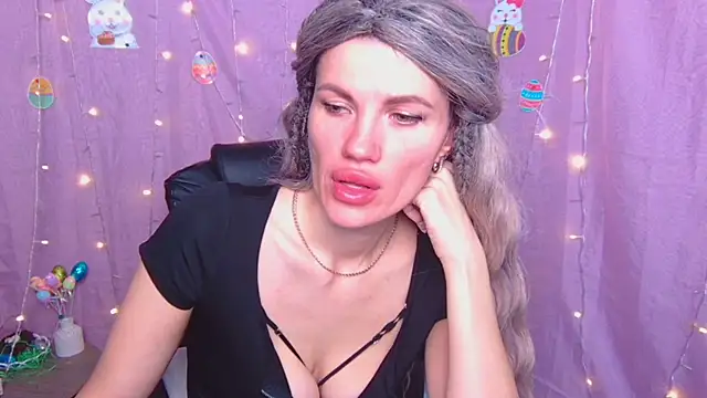 Snapshot of MilaLoona chatting on 04.09.26 MilaLoona online show from 04.09.26