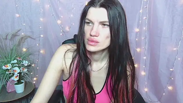 Snapshot of MilaLoona chatting on 04.23.26 MilaLoona online show from 04.23.26