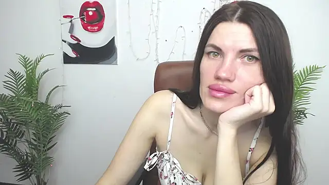 Snapshot of MilaLoona chatting on 05.08.26 MilaLoona online show from 05.08.26