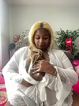 Snapshot of BigFineSelena chatting on 02.02.25 BigFineSelena online show from 02.02.25