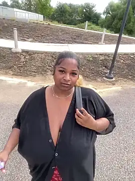 Snapshot of BigFineSelena chatting on 10.08.25 BigFineSelena online show from 10.08.25