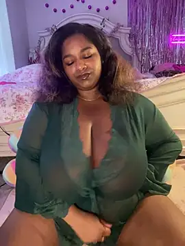 Snapshot of BigFineSelena chatting on 03.17.26 BigFineSelena online show from 03.17.26