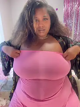 Snapshot of BigFineSelena chatting on 03.31.26 BigFineSelena online show from 03.31.26