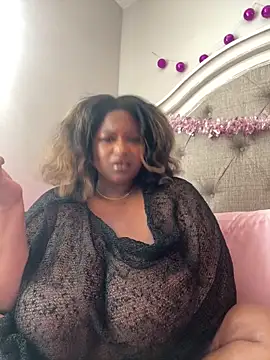 Snapshot of BigFineSelena chatting on 04.11.26 BigFineSelena online show from 04.11.26