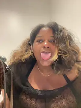 Snapshot of BigFineSelena chatting on 04.14.26 BigFineSelena online show from 04.14.26