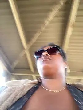 Snapshot of BigFineSelena chatting on 04.15.26 BigFineSelena online show from 04.15.26