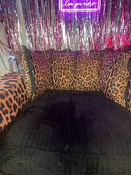 Snapshot of BigFineSelena chatting on 04.15.26 BigFineSelena online show from 04.15.26