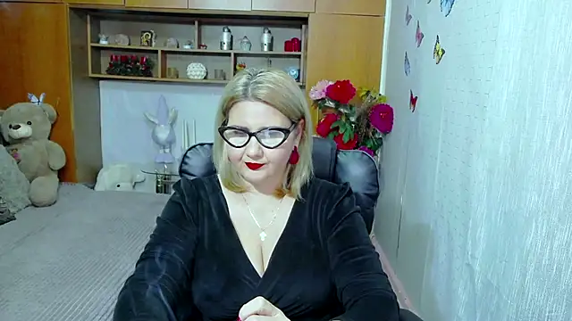 LucilleFenlys online show from 09.16.25