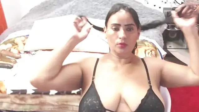 Snapshot of anie_milf1 chatting on 02.27.25 anie milf1 online show from 02.27.25