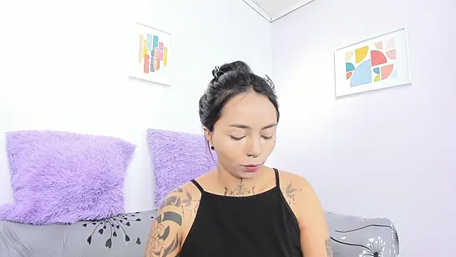 miss soffi  online show from 10.14.25