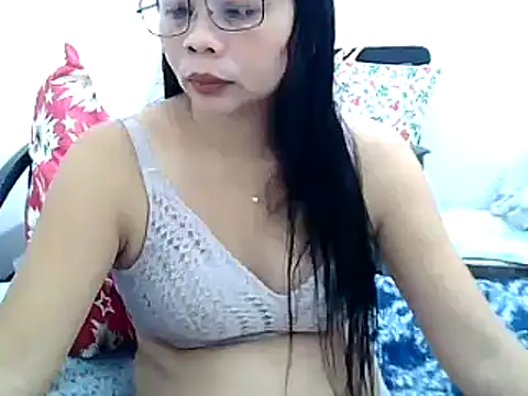 Snapshot of pinay_milfxx chatting on 01.04.25 pinay milfxx online show from 01.04.25