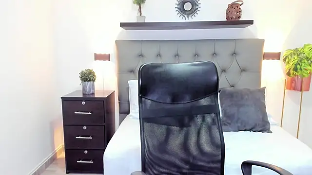 Snapshot of isabella_florez chatting on 02.20.25 isabella florez online show from 02.20.25