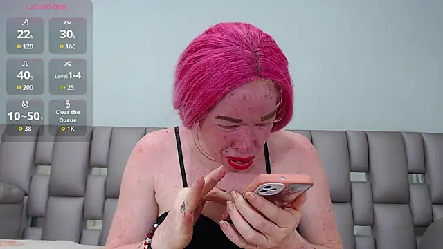 Snapshot of Kittywhiteass chatting on 11.07.25 Kittywhiteass online show from 11.07.25