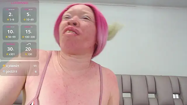 Snapshot of Kittywhiteass chatting on 11.15.25 Kittywhiteass online show from 11.15.25