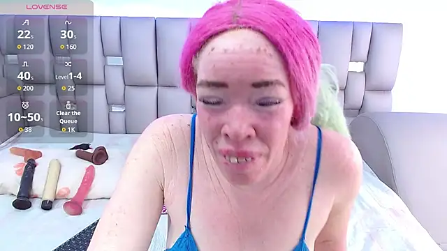 Kittywhiteass online show from 12.13.25